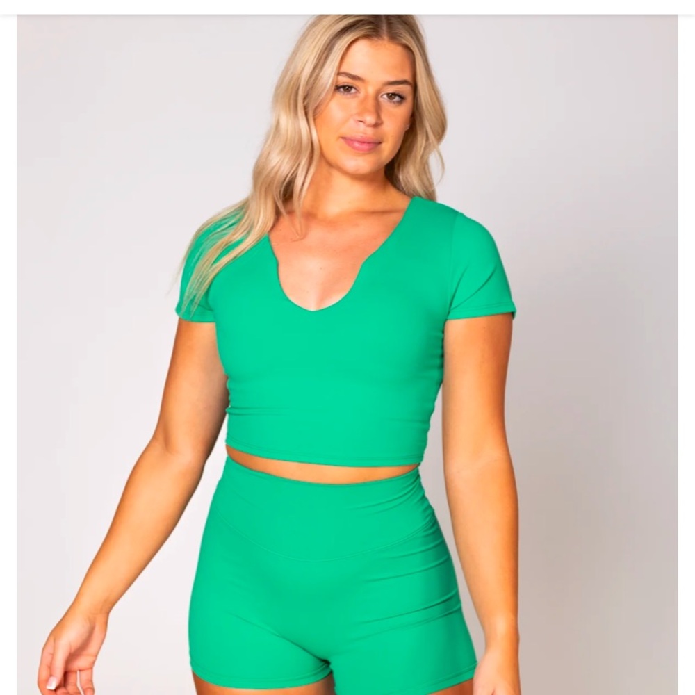 Ptula Notched Crop Tee